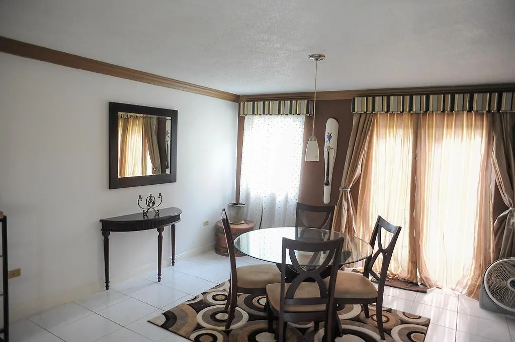 מונטגו ביי Mango Walk Country Club Suites מלון דירות מונטגו ביי