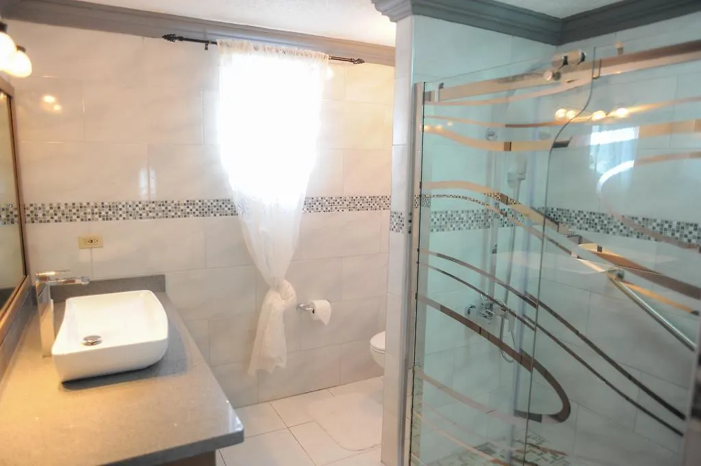 מונטגו ביי Mango Walk Country Club Suites 0*, מונטגו ביי