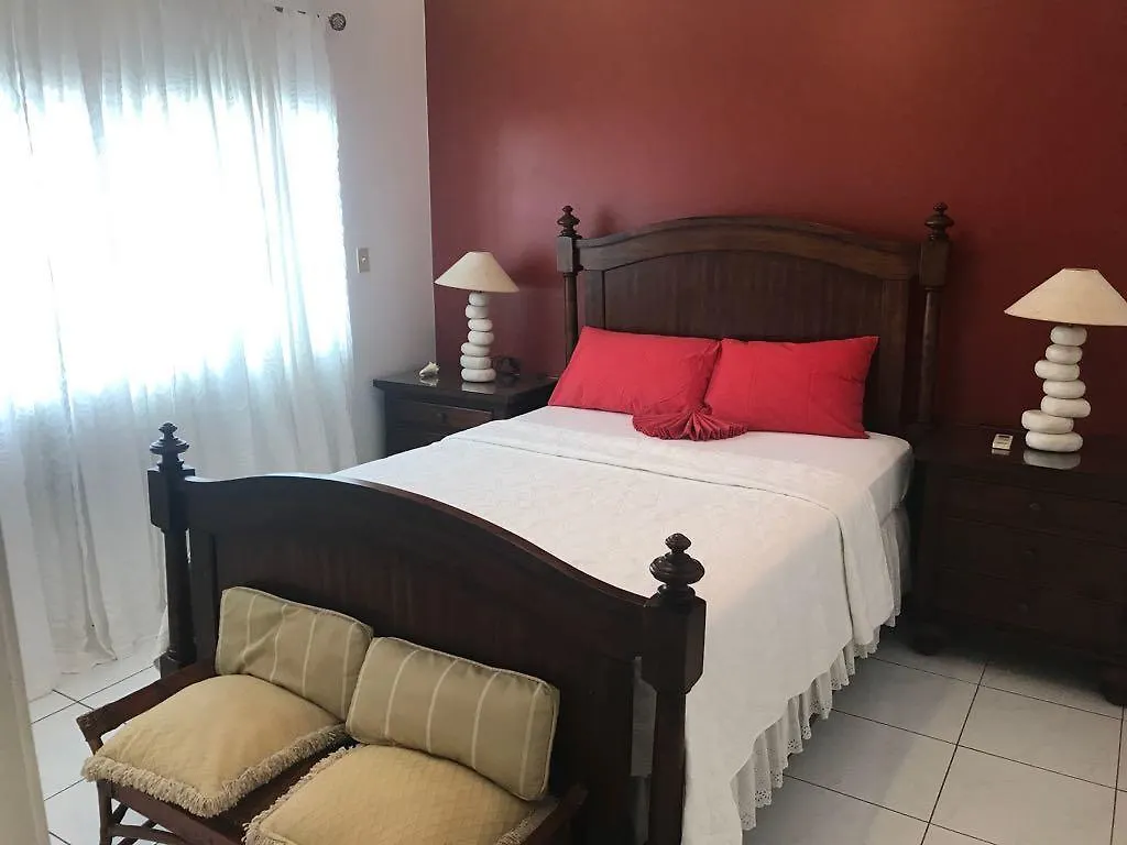 מלון דירות מונטגו ביי Mango Walk Country Club Suites ג'מייקה