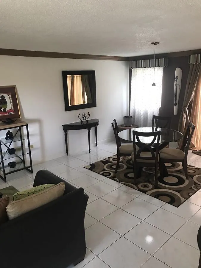 מונטגו ביי Mango Walk Country Club Suites