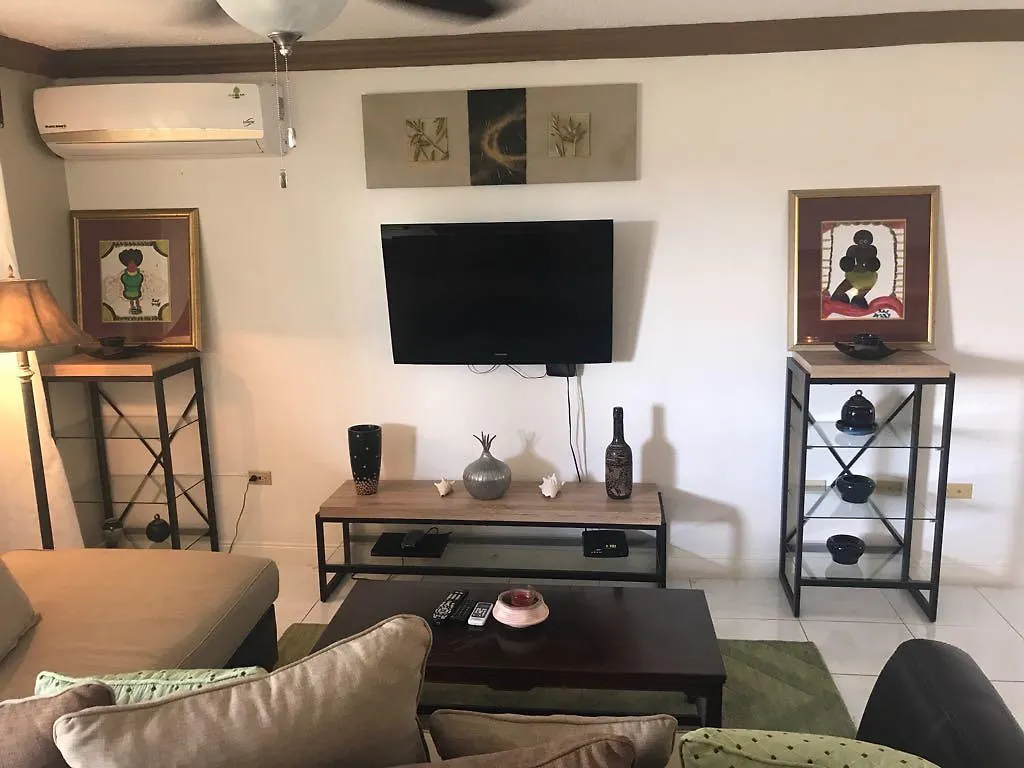 מלון דירות מונטגו ביי Mango Walk Country Club Suites