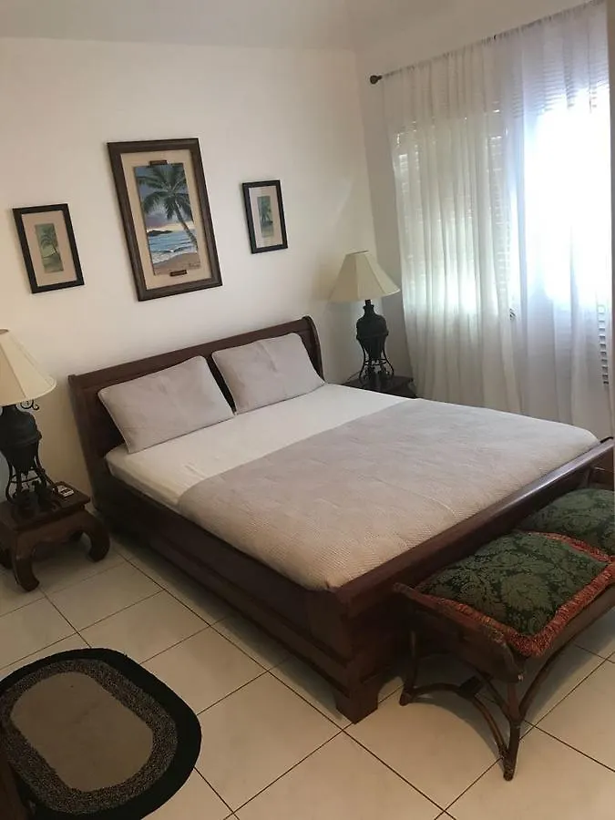 מלון דירות מונטגו ביי Mango Walk Country Club Suites
