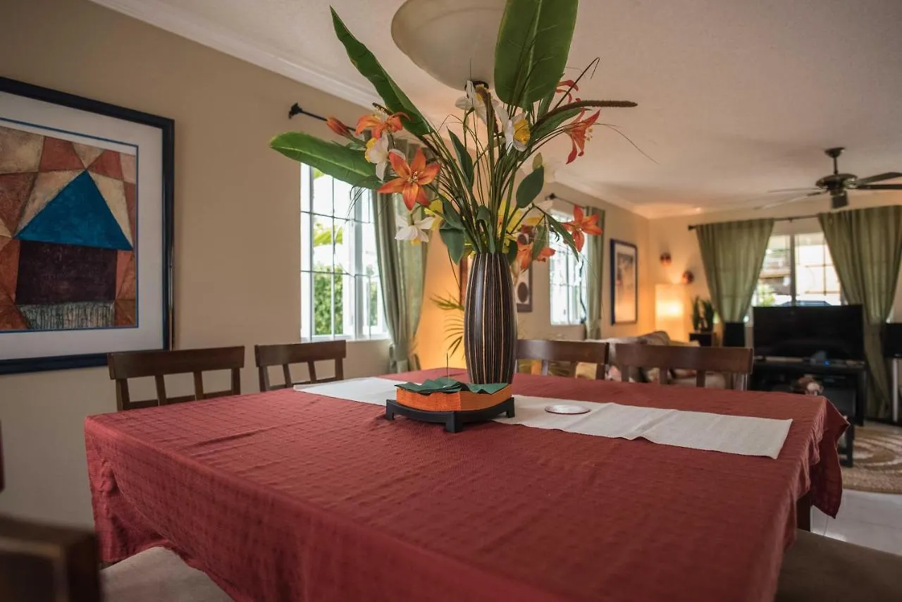 מונטגו ביי Mango Walk Country Club Suites ג'מייקה